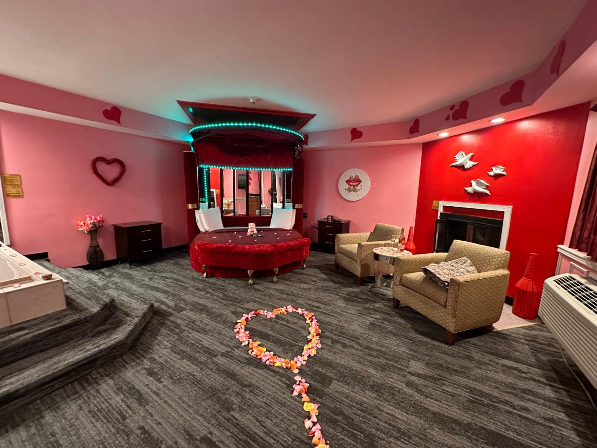 Inn Of The Dove - Romantic Luxury Suites With Jacuzzi & Fireplace At Harrisburg-Hershey-Philadelphia, Pa Εξωτερικό φωτογραφία